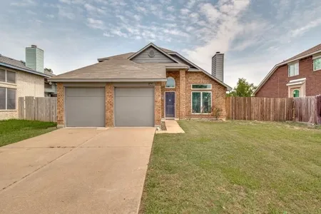 House for Sale at 820 Over Ridge Drive, Grand Prairie,  TX 75052