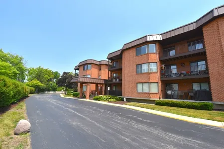 Unit for sale at 6401 Clarendon Hills Road, Willowbrook, IL 60527
