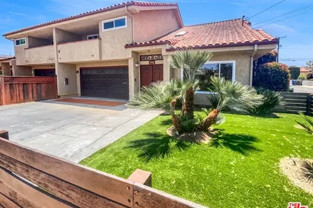 Townhouse for Sale at 2300 Voorhees Ave, Redondo Beach,  CA 90278