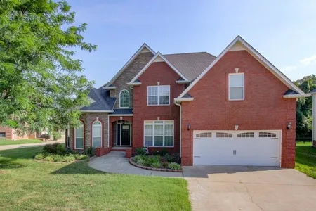 Unit for sale at 1014 Willow Circle, Clarksville, TN 37043