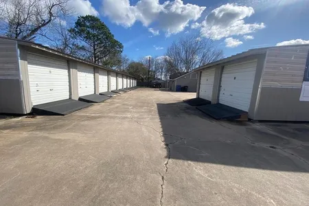 Unit for sale at 2015 Peach Ave, Bay City, TX 77414