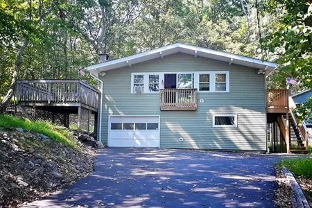 Unit for sale at 1089 Porter Drive, Pike County, PA 18324