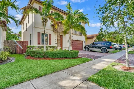 House for Sale at 726 Se 37th Pl, Homestead,  FL 33033