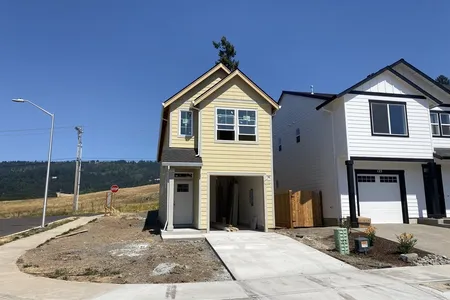 Unit for sale at 109 East Barbaras Way, Newberg, OR 97132