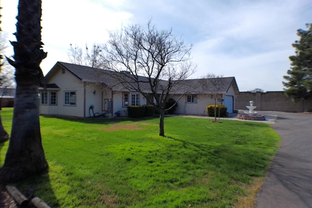 Unit for sale at 13749 Lisa Way, Red Bluff, CA 96080