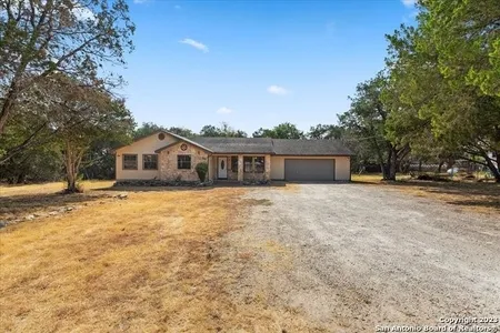 House for Sale at 1848 Lakeview Dr, Canyon Lake,  TX 78133-3440