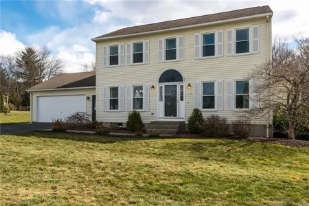 Unit for sale at 126 Meadowbrook Drive, Manchester, Connecticut 06042