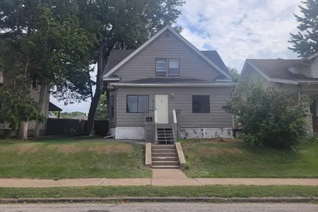 Unit for sale at 1817 West 17th Street, Davenport, IA 52804