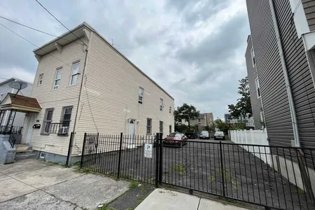 Unit for sale at 546 South 18th Street, Newark, NJ 07103