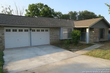 House for Sale at 7821 Hollow Oak St, Live Oak,  TX 78233