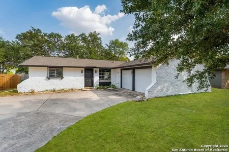House for Sale at 7326 Leading Oaks St, Live Oak,  TX 78233-3210