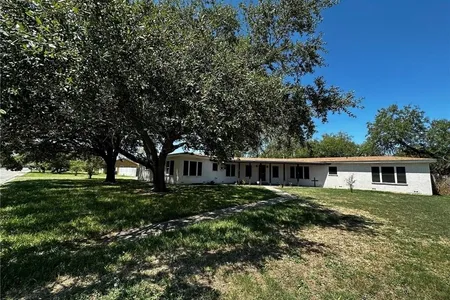 Unit for sale at 1029 Adeline Street, Sinton, TX 78387