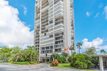 Unit for sale at 2425 Presidential Way, West Palm Beach, FL 33401