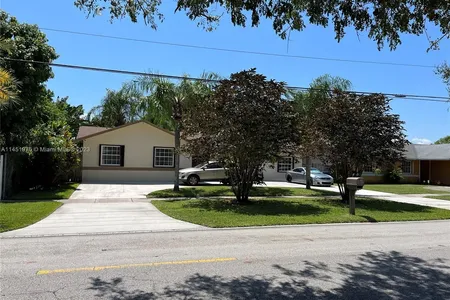 House for Sale at 13420 Sw 256th St, Homestead,  FL 33032