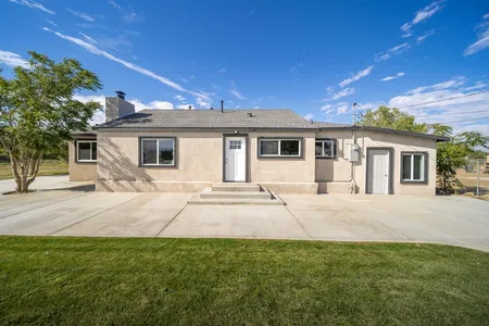 House for Sale at 9629 E Avenue R, Littlerock,  CA 93543