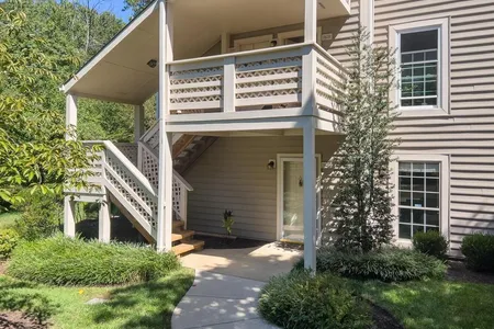 Condo for Sale at 7676 Willow Point Dr #7676, Falls Church,  VA 22042