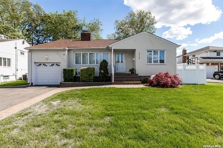 2742 Beatrice Ln, North Bellmore, NY