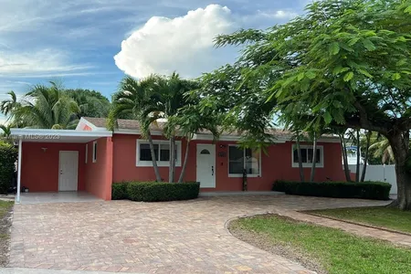 House for Sale at 9251 Ocean Curve Dr, Cutler Bay,  FL 33189