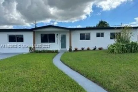 House for Sale at 14725 Sw 107th Ave, Miami,  FL 33176