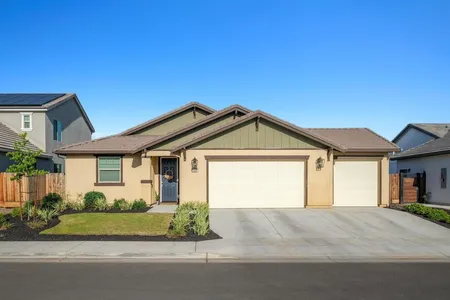 House for Sale at 2924 N Hornet Avenue, Fresno,  CA 93727