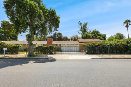 House for Sale at 805 Towne Street, Costa Mesa,  CA 92627