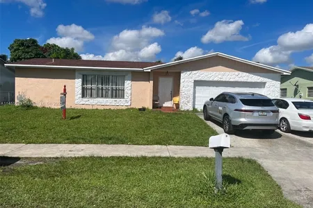 House for Sale at 16912 Sw 107th Pl, Miami,  FL 33157