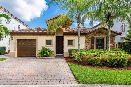House for Sale at 643 Se 37th Pl, Homestead,  FL 33033