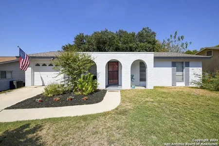 House for Sale at 7305 Leading Oaks St, Live Oak,  TX 78233-3211