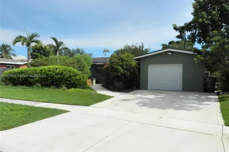 House for Sale at 10410 Nw 19th Pl, Pembroke Pines,  FL 33026
