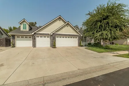 House for Sale at 205 Serena Avenue, Clovis,  CA 93619-7680