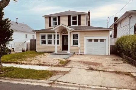Unit for sale at 7 East Clearwater Road, Lindenhurst, NY 11757