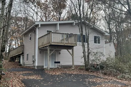Unit for sale at 102 Comstock Drive, Lords Valley, PA 18428