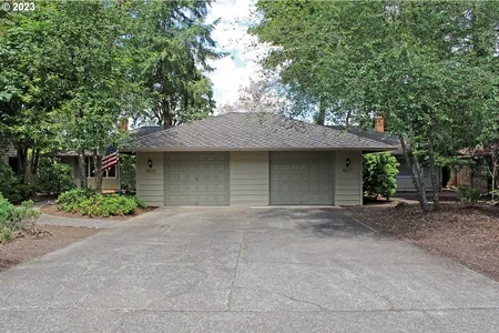 Unit for sale at 18211 Indian Creek Drive, LakeOswego, OR 97035