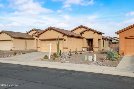 Unit for sale at 496 West Bazille Way, Green Valley, AZ 85614