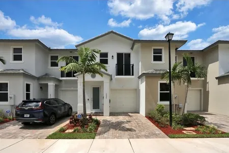 Unit for sale at 6921 Pines Circle, Coconut Creek, FL 33073