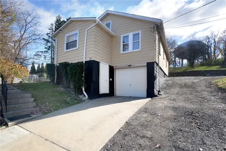 Unit for sale at 17 Green Oak Drive, Kennedy Twp, PA 15108