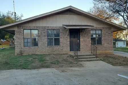 Unit for sale at 1903 3rd Street, Floresville, TX 78114