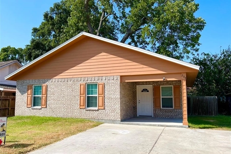 Unit for sale at 204 West James Street, Baytown, TX 77520