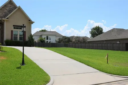 Unit for sale at 20 Newberry Court, Montgomery, TX 77356