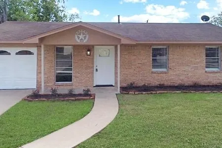 Unit for sale at 204 Sands Street, Angleton, TX 77515