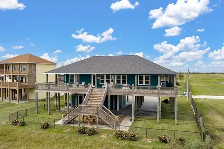 Unit for sale at 172 Ocean View Drive, Crystal Beach, TX 77650