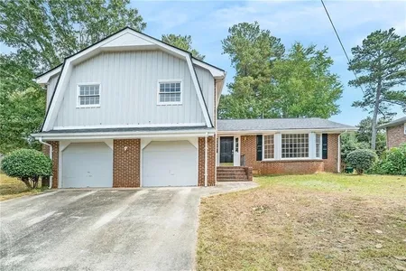 Unit for sale at 909 Holly Hedge Road, Stone Mountain, GA 30083