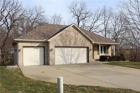 Unit for sale at 19508 East 14th Street North, Independence, MO 64056