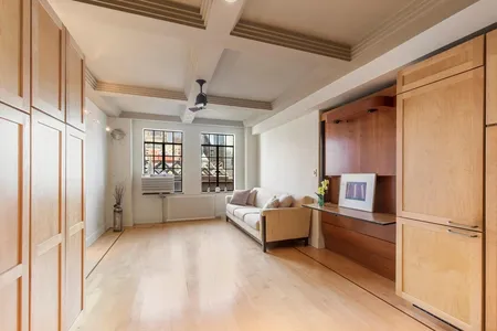 Unit for sale at 320 E 42ND Street, Manhattan, NY 10017