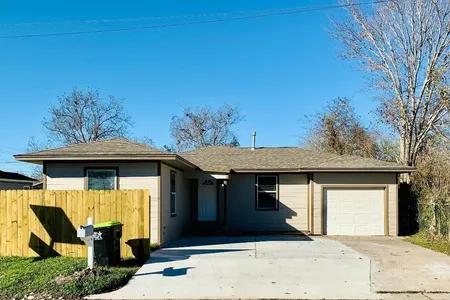 Unit for sale at 2508 AVE C, Bay City, TX 77414