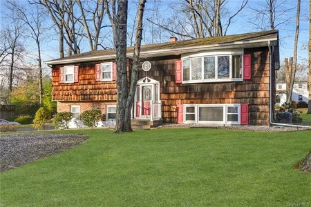 Unit for sale at 8 Carriage Lane, Clarkstown, NY 10956