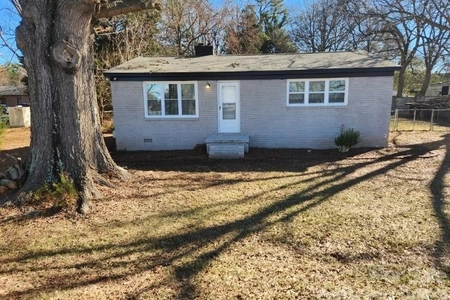 Unit for sale at 640 Oakdale Road, Charlotte, NC 28216