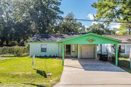 Unit for sale at 1719 West Sealy Street, Alvin, TX 77511