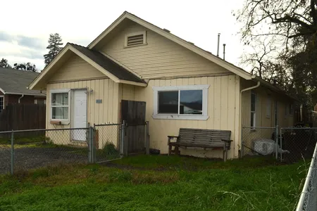 Unit for sale at 1121 West 10th Street, Medford, OR 97501