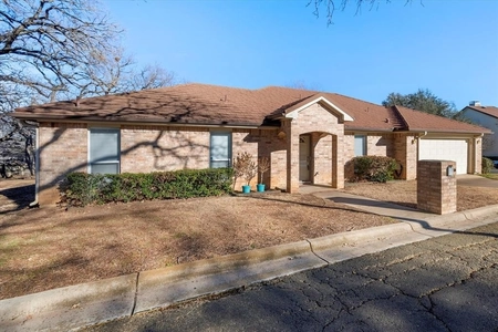 Unit for sale at 5830 Chimney Wood Circle, Fort Worth, TX 76112